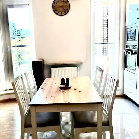 Nowoczesny Na Pradze * وارسو